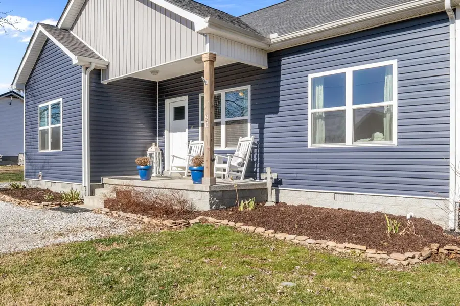 90 College Ct, McEwen, TN 37101 - #2