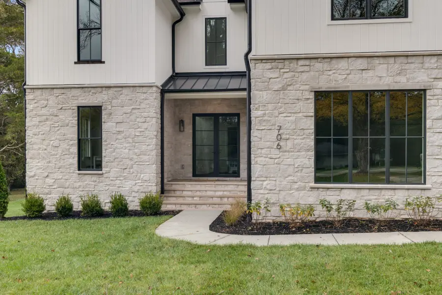 706 Brook Hollow Rd, Nashville, TN 37205 - Image #2