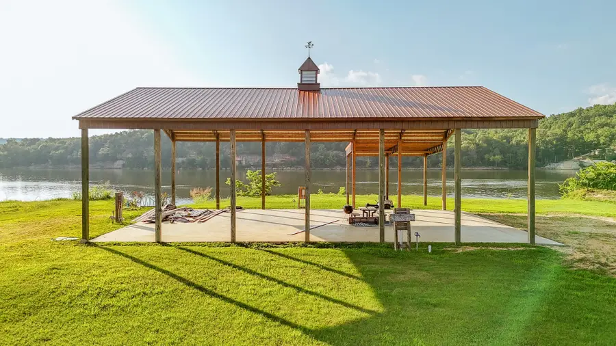 753 River Front Dr, Clifton, TN 38425 - #2