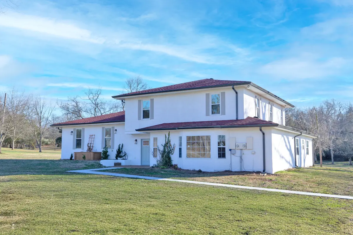 557 Peach Valley Rd, Gallatin, TN 37066 - Image #1