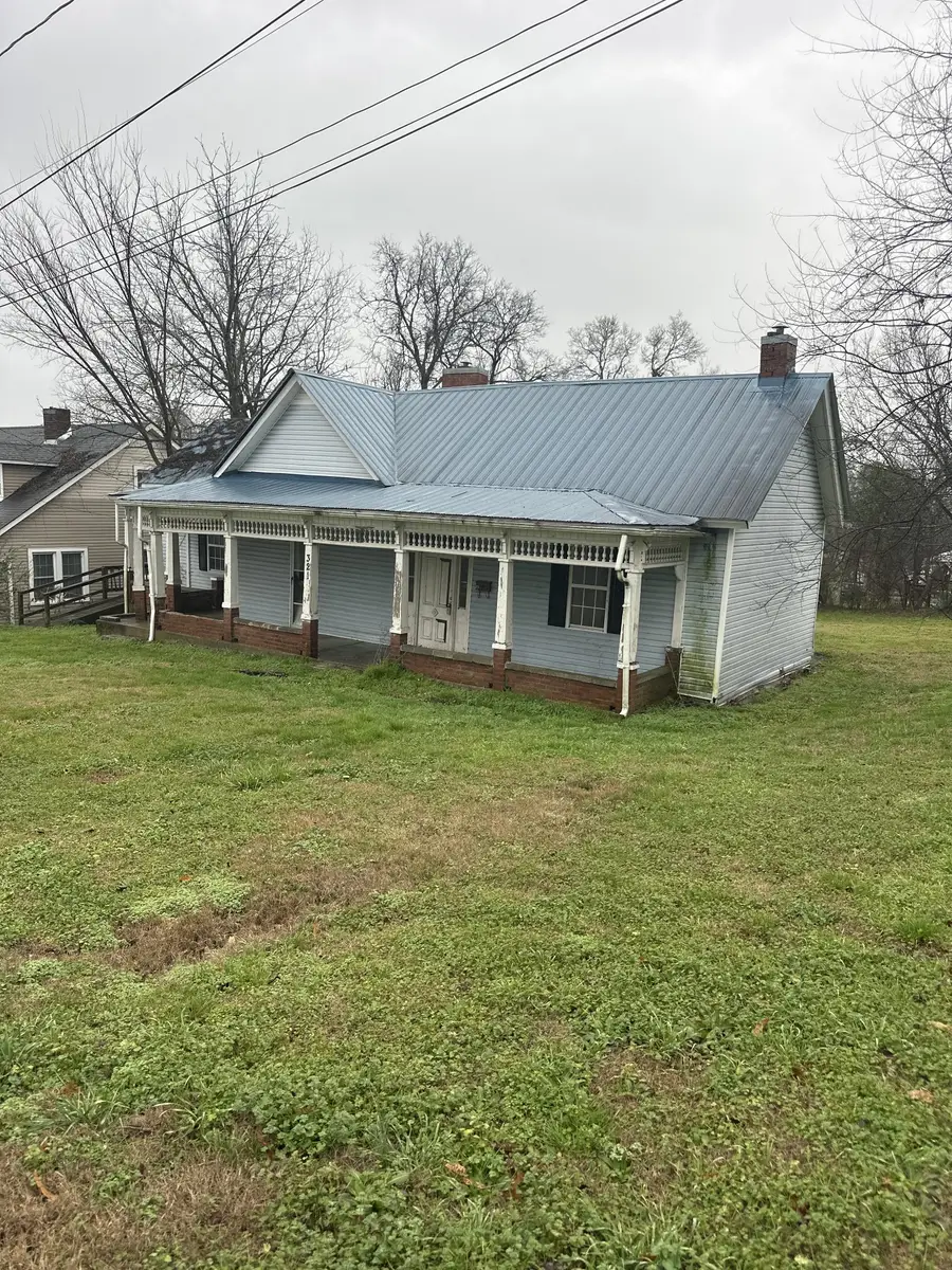 321 W Washington St, Pulaski, TN 38478 - #3