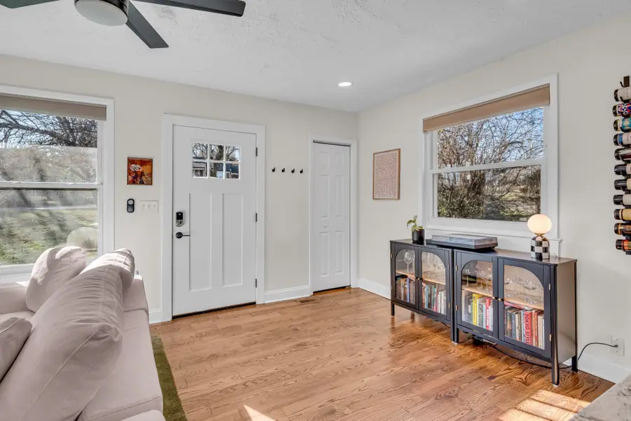 2219 Fernwood Dr, Nashville, TN 37216 - Image #2