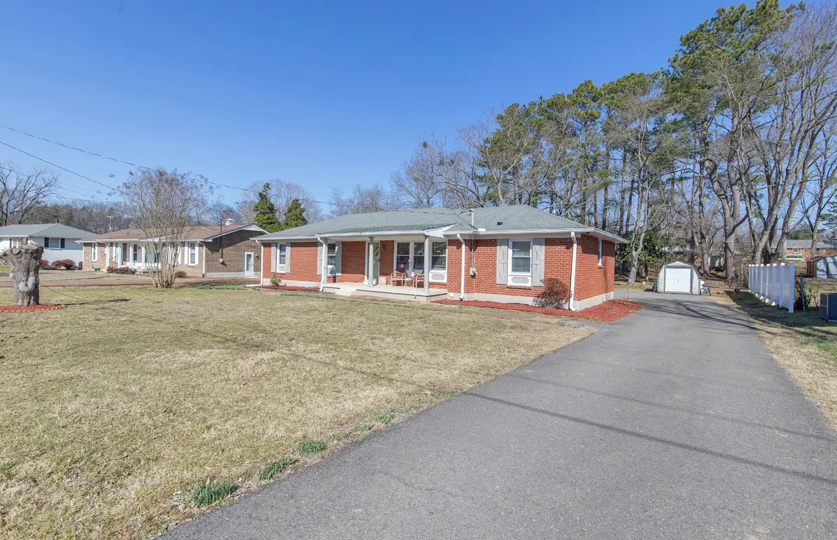 107 Maureen Dr, Hendersonville, TN 37075 - Image #1