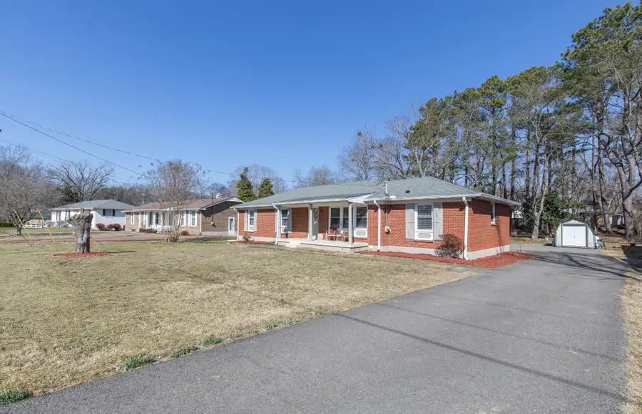 107 Maureen Dr, Hendersonville, TN 37075 - Image #2