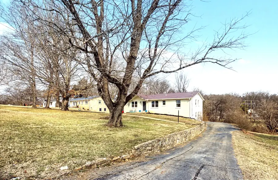 310 Lake Dr, Columbia, TN 38401 - #3