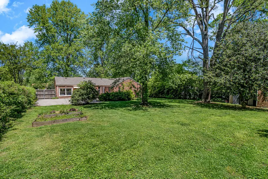 515 Brentlawn Dr, Nashville, TN 37220 - Image #2
