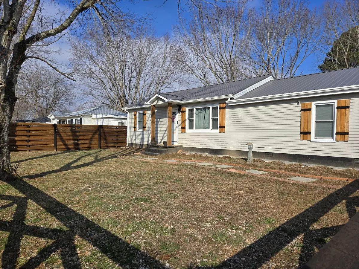 306 Johnson St, Lawrenceburg, TN 38464 - #1