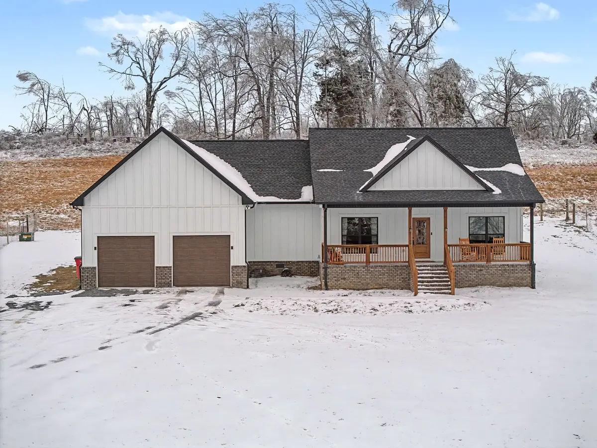 638 Howell Rd, Westmoreland, TN 37186 - #1