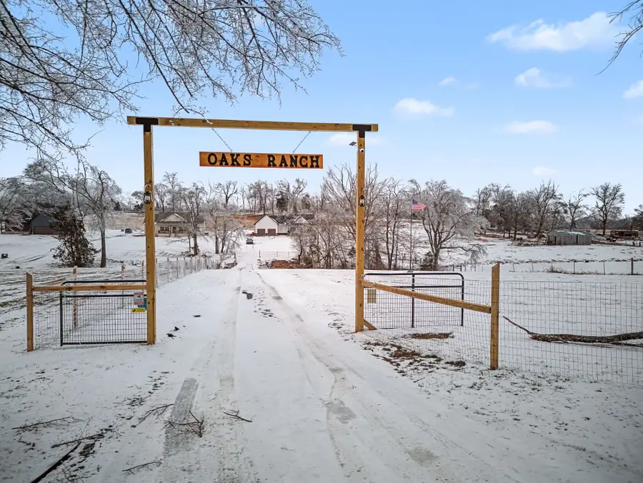 638 Howell Rd, Westmoreland, TN 37186 - #2