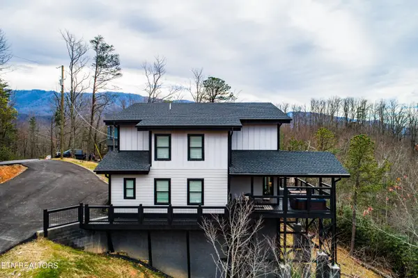 1113 Mathis Hollow Rd, Gatlinburg, TN 37738