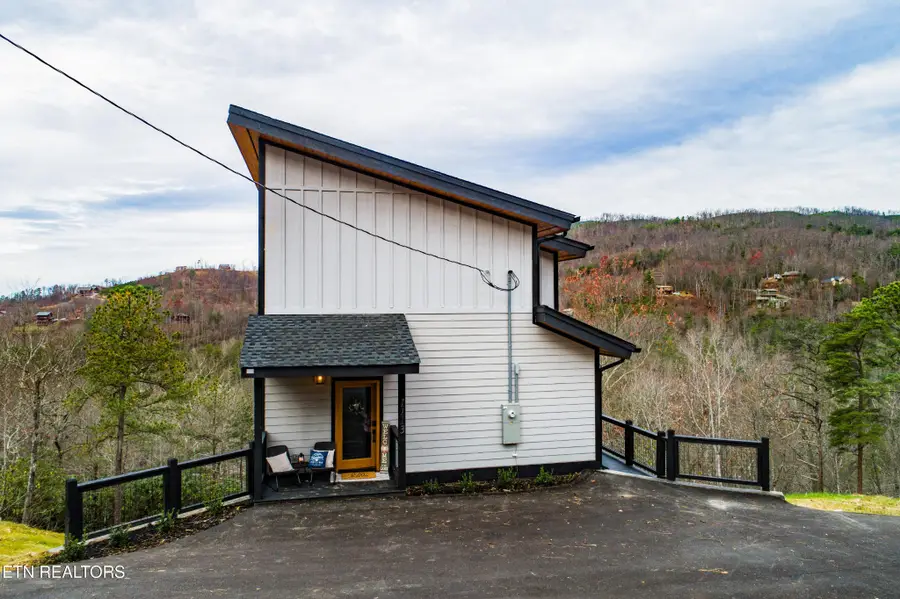 1113 Mathis Hollow Rd, Gatlinburg, TN 37738 - Image #2