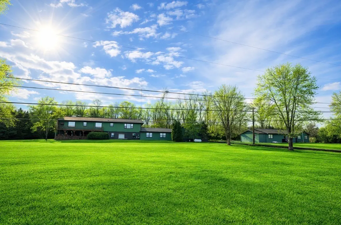 305 Ridgewood Dr, Shelbyville, TN 37160 - #1