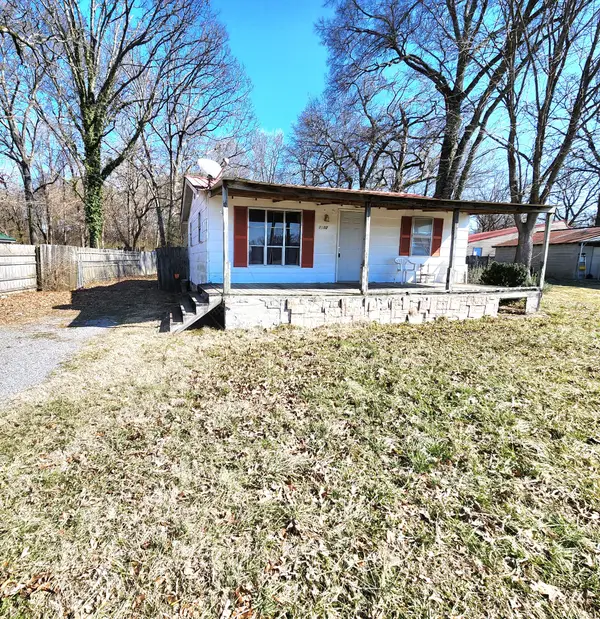 1102 N Washington St, Tullahoma, TN 37388