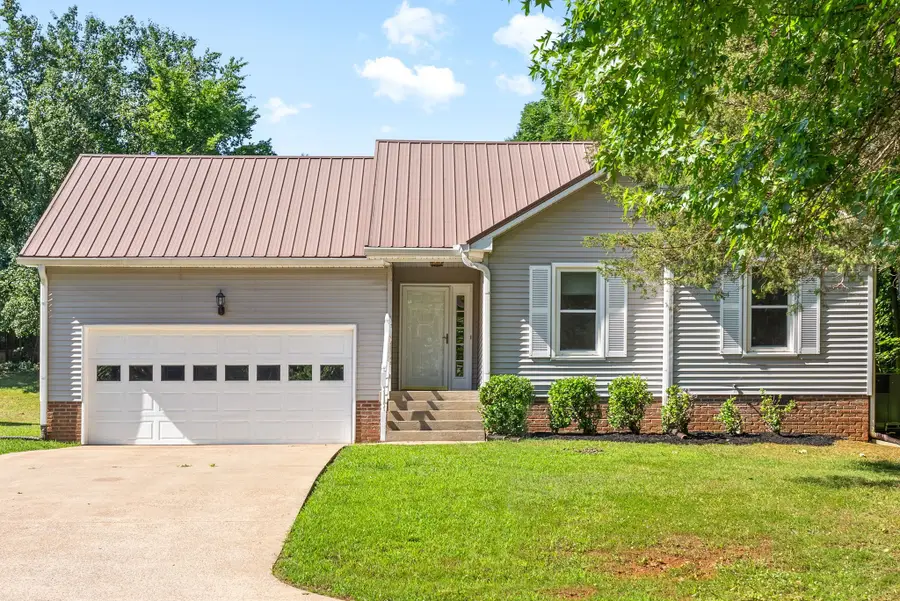 2305 Ermine Dr, Clarksville, TN 37043 - #2