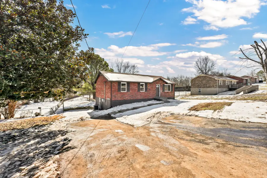 786 Pollard Rd, Clarksville, TN 37042 - Image #2