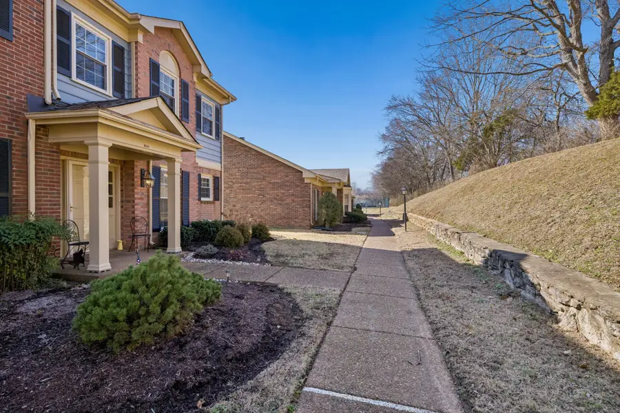 9111 Sawyer Brown Rd, Nashville, TN 37221 - #2