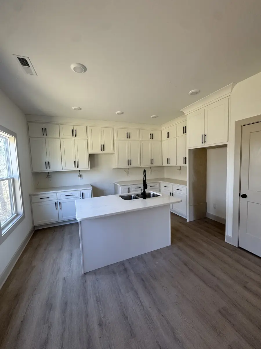 403 Hidden Valley Cir, McMinnville, TN 37110 - #2