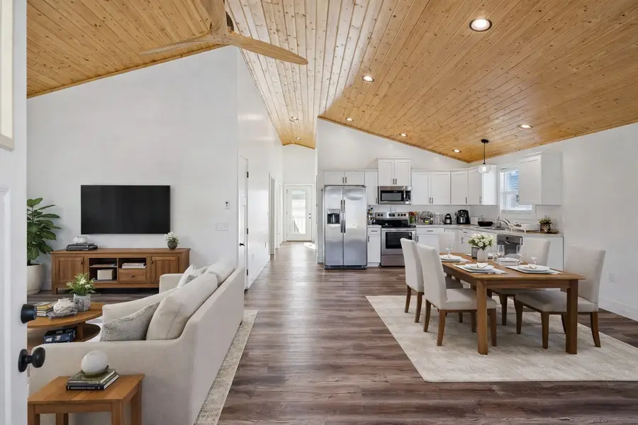 516 Davis St, Cowan, TN 37318 - #3