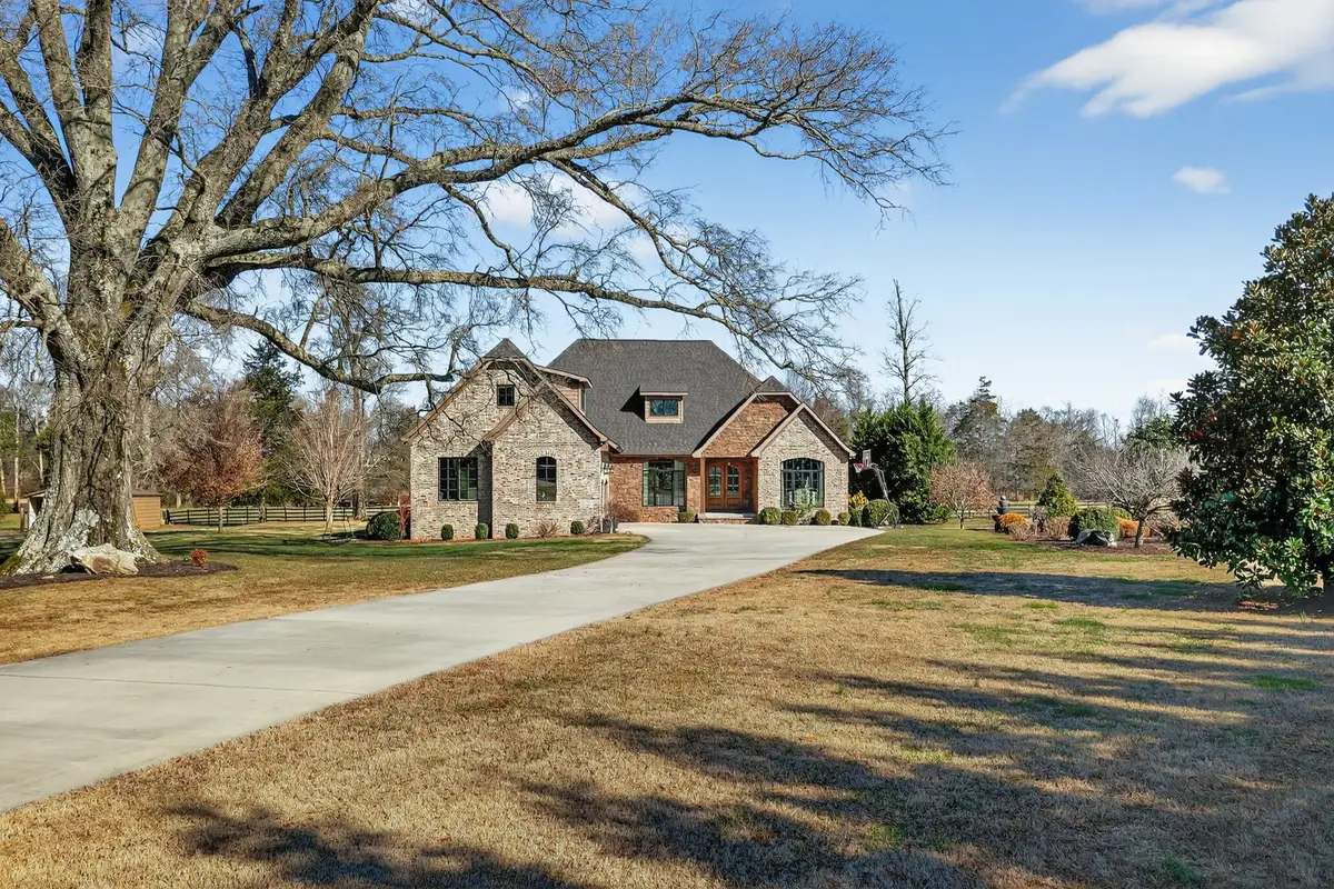 1001 Williams St, Decherd, TN 37324 - #1