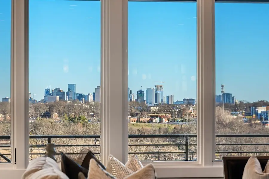 2118 Cliff Dr, Nashville, TN 37218 - Image #2