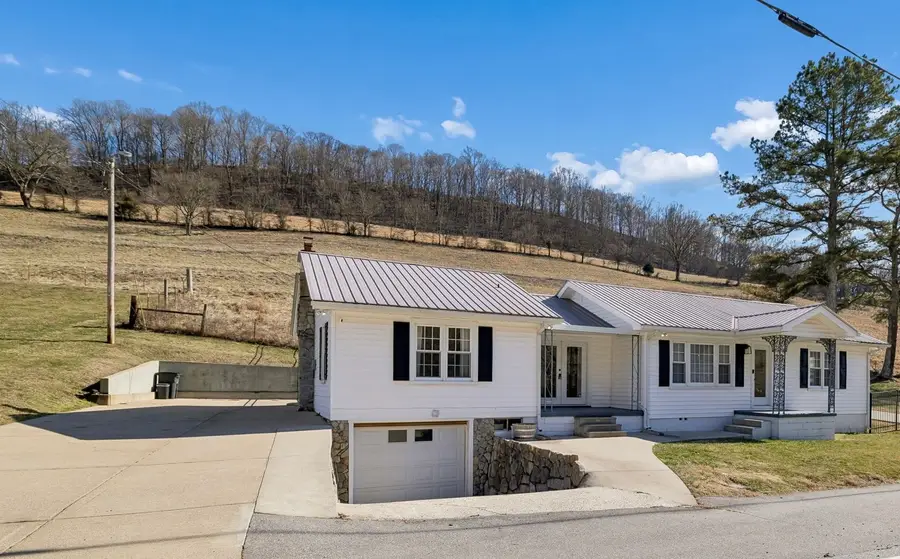 121 Stonewall Hwy, Carthage, TN 37030 - #2