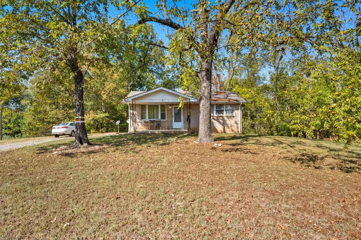833 Grays Chapel Rd, Southside, TN 37171 - #1
