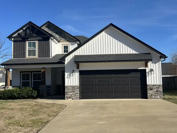 1055 Michaela Cir, Clarksville, TN 37043