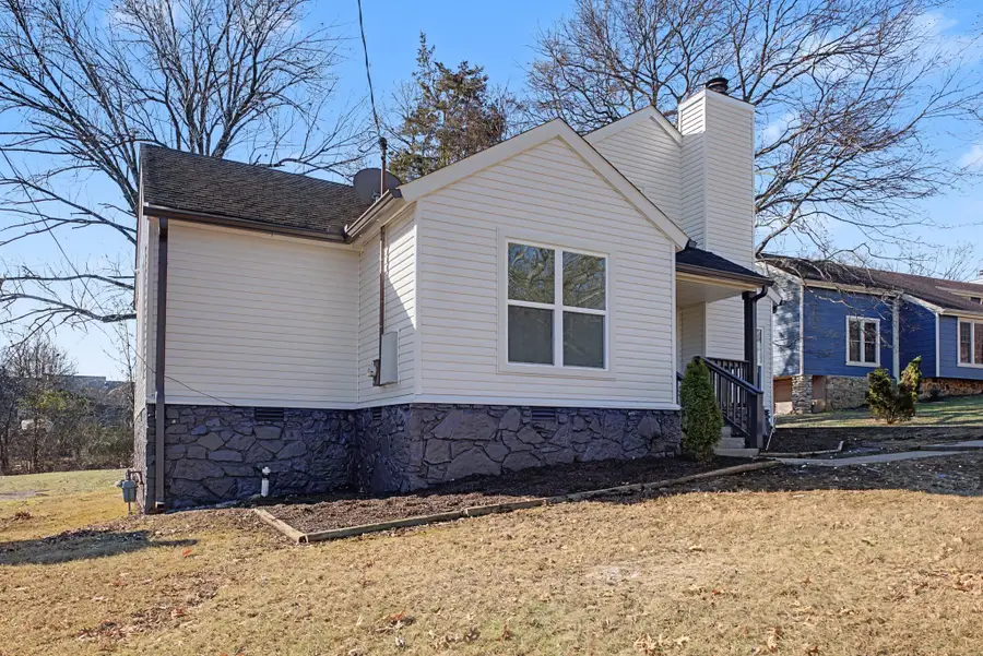 521 New Castle Ln, Hermitage, TN 37076 - #2