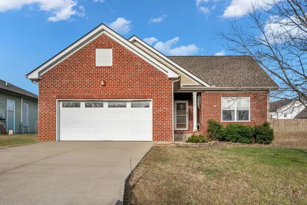 602 Whirlaway Dr, Burns, TN 37029