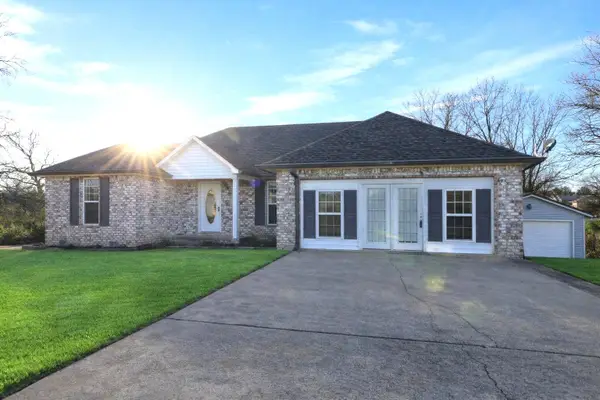 101 Hedgewood Dr, Lexington, TN 38351