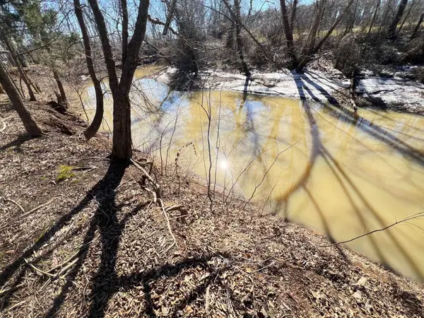 40 Towboat Ln, Adamsville, TN 38310