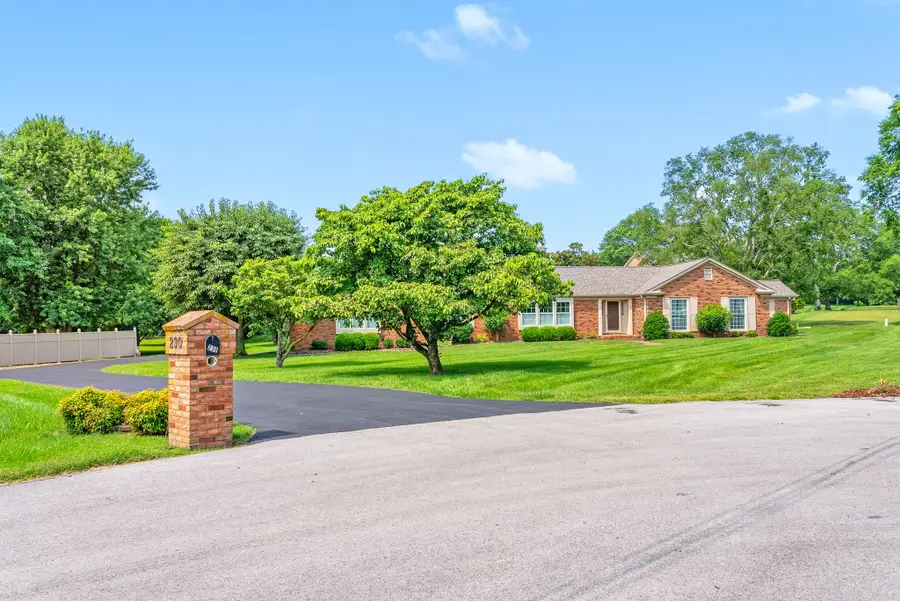 230 Fairway Ct, Hopkinsville, KY 42240 - #2