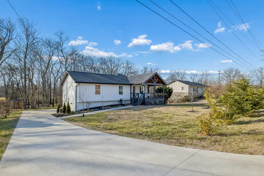 265 N Wessington Pl, Hendersonville, TN 37075 - #3