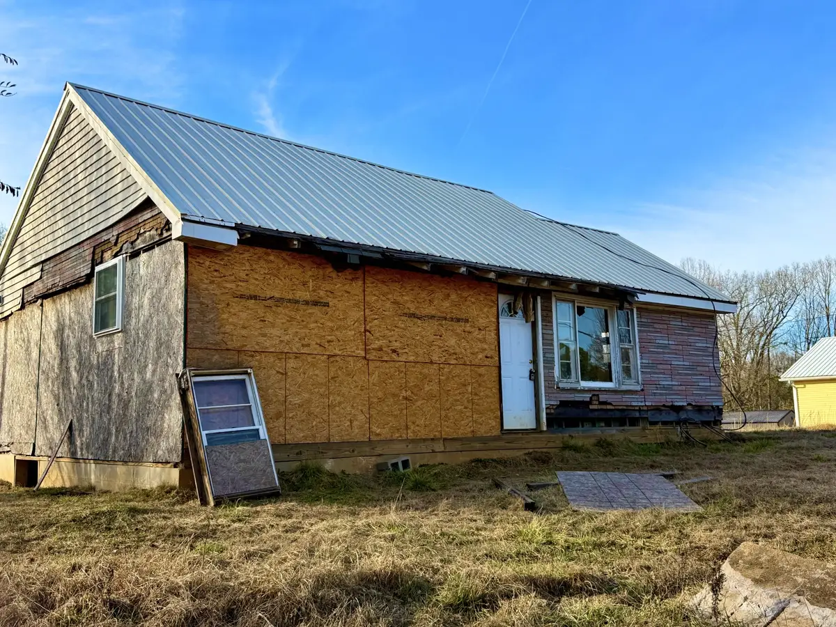 748 Old Mckenzie Hwy, Paris, TN 38242 - #1