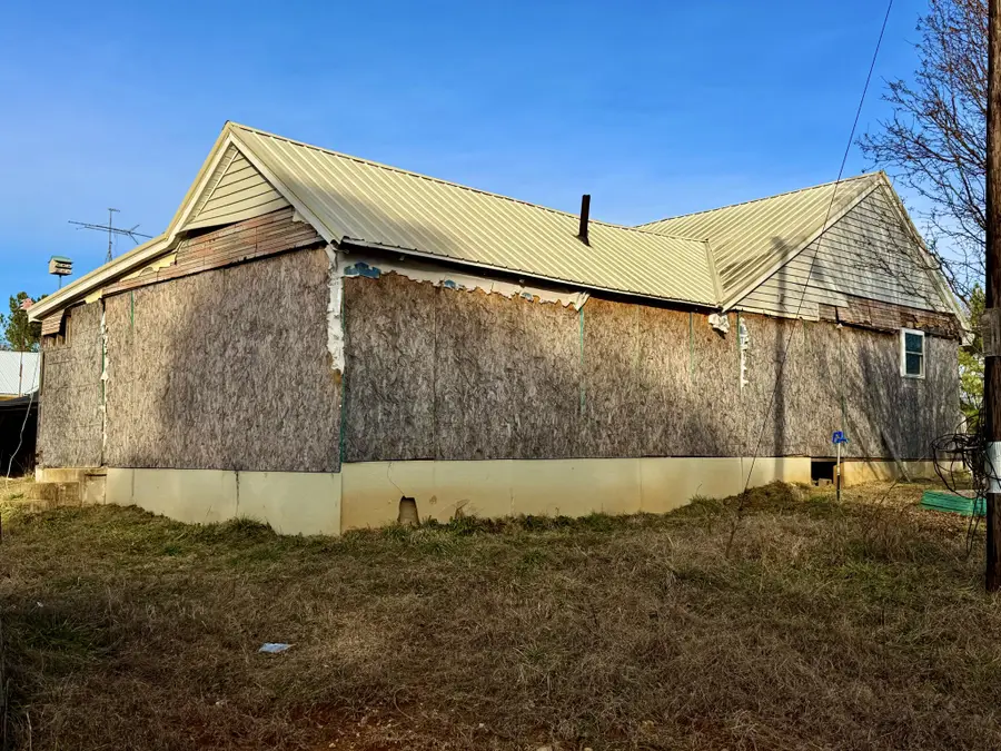 748 Old Mckenzie Hwy, Paris, TN 38242 - #2