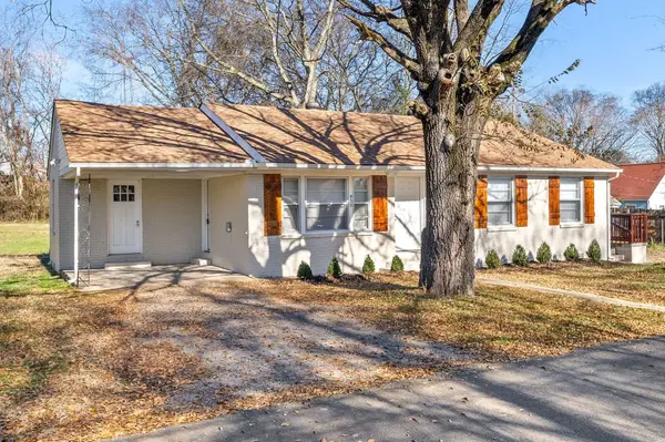 950 Greenwood Ct, Clarksville, TN 37040