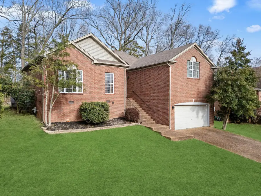 5137 Bay Overlook Dr, Hermitage, TN 37076 - #2