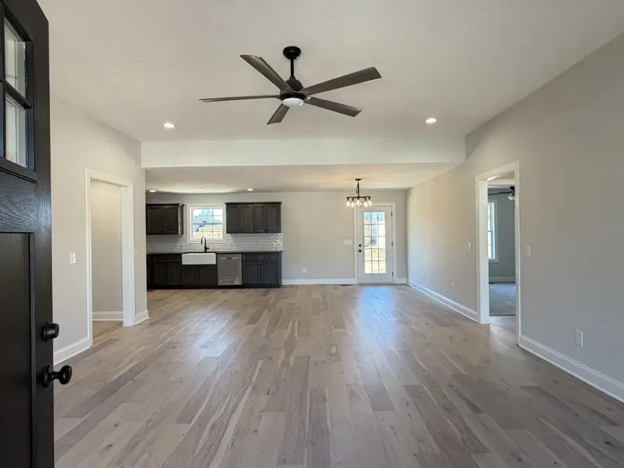 607 Shadow Dr, Shelbyville, TN 37160 - #2