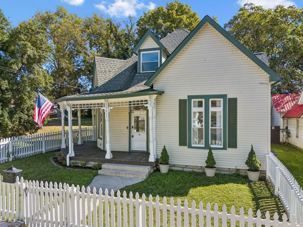 911 S High St, Columbia, TN 38401 - #1