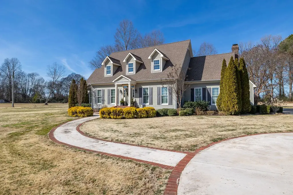 268 Walden Rd, Lawrenceburg, TN 38464 - #1