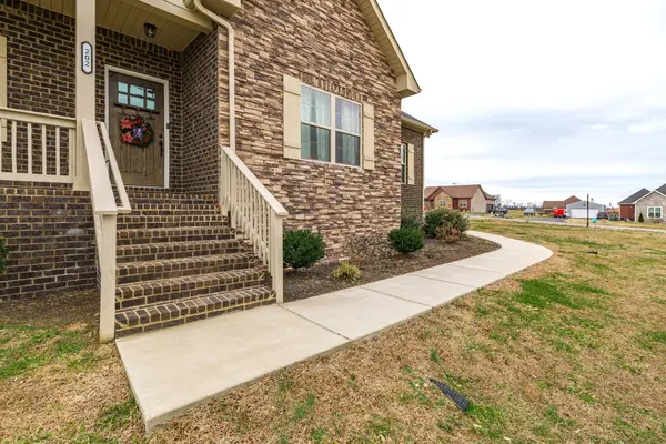 202 Hollow Tree Cir, Castalian Springs, TN 37031