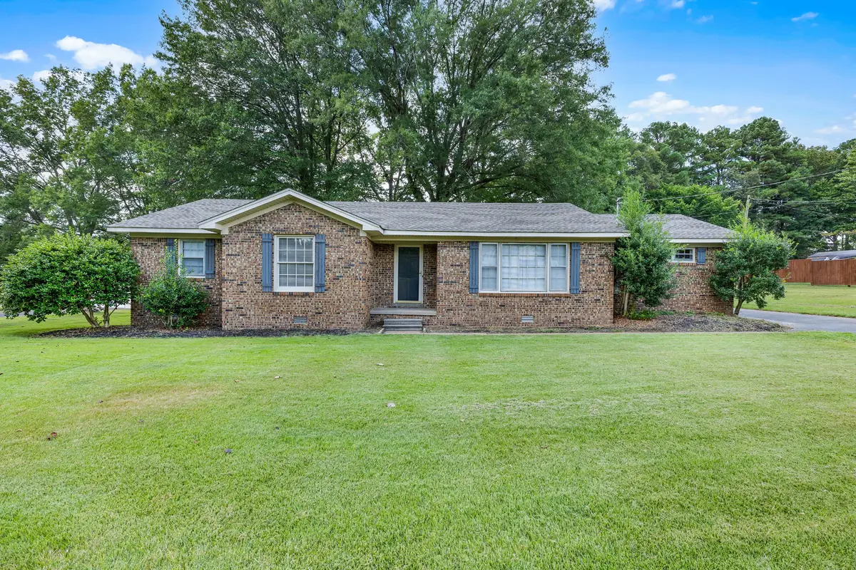 340 Westwood Dr, Huntingdon, TN 38344 - #1