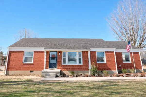 817 Captain Dr, Lawrenceburg, TN 38464