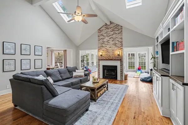 6141 S Riverbend Dr, Nashville, TN 37221