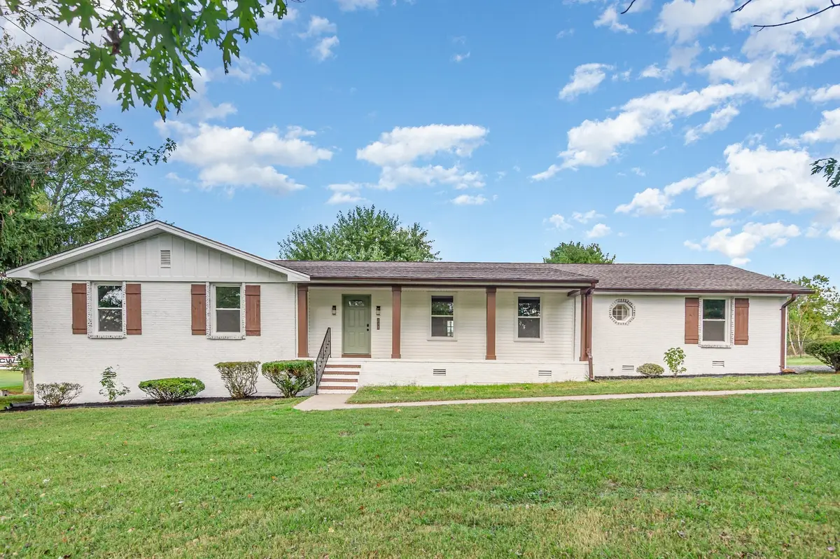 231 S Palmers Chapel Rd, Cottontown, TN 37048 - #1