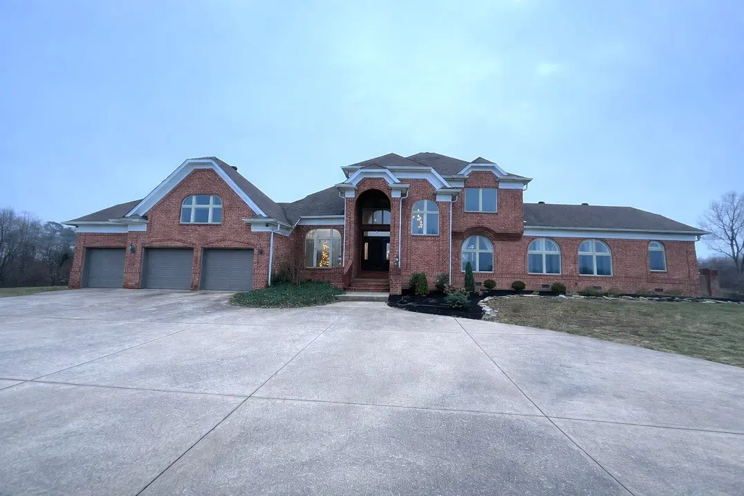 2844 Highway 52 E, Bethpage, TN 37022 - #1