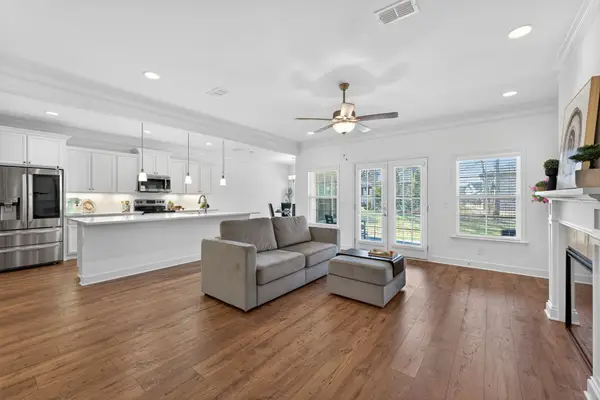 2408 Stonecenter Ln, Murfreesboro, TN 37128