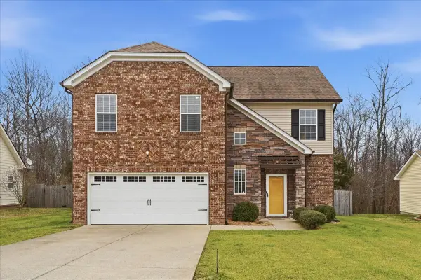 212 Wyburn Pl, Burns, TN 37029