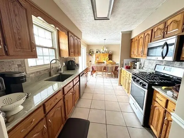 605 Farber Dr, Adamsville, TN 38310 - #2