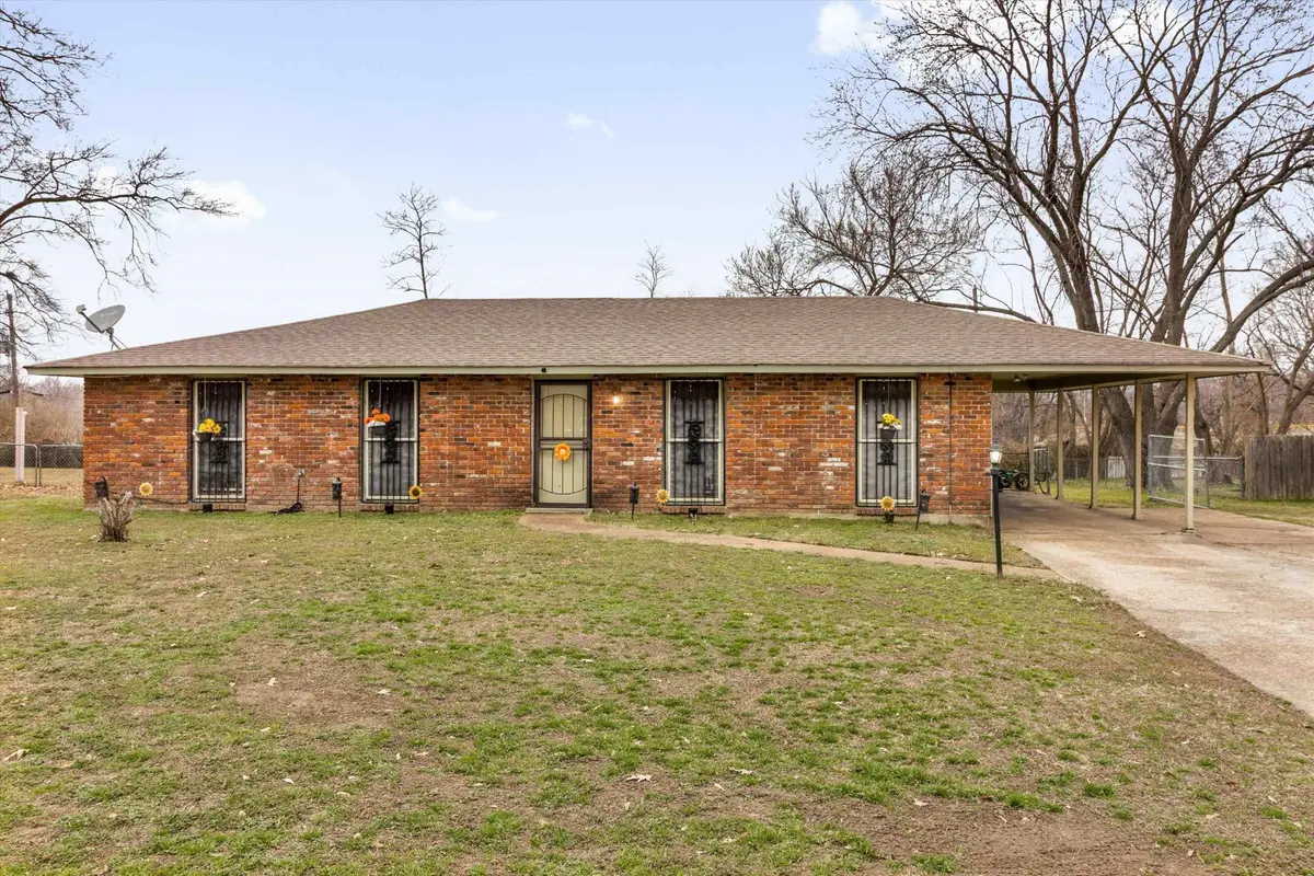 214 Ivan Rd, Memphis, TN 38109 - #1